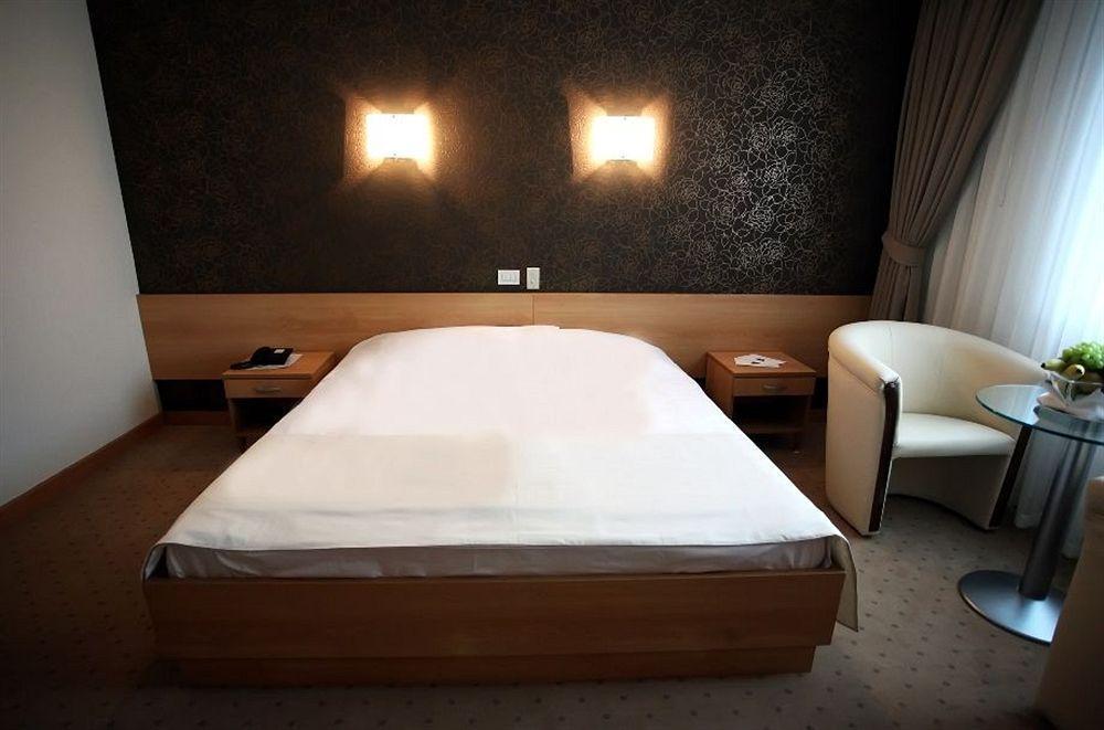 Hotel Zovko Zagreb Sesvete Eksteriør billede